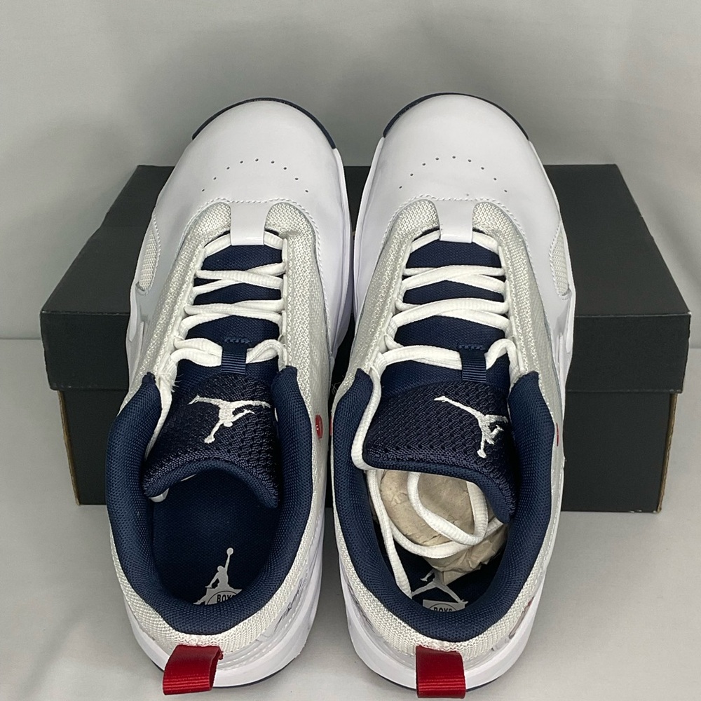 Jordan Max Aura 2 White and Navy Sneakers - size 6y - Picture 4 of 8